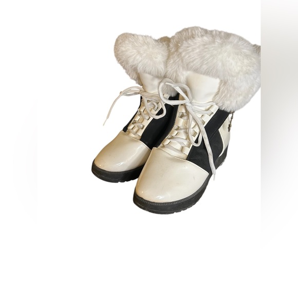 Stylish Women's Black and White Fur-Lined Boots - Picture 5 of 12